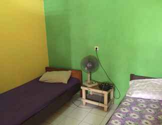 ห้องนอน 2 Low-budget Room near Train Station Paledang at Wisma Firman (WF3)