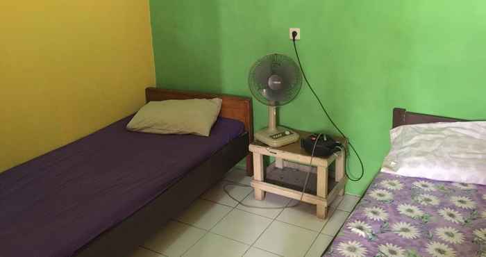 ห้องนอน Low-budget Room near Train Station Paledang at Wisma Firman (WF3)