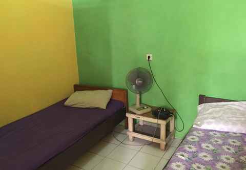 Bedroom Low-budget Room near Train Station Paledang at Wisma Firman (WF3)