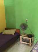 BEDROOM Low-budget Room near Train Station Paledang at Wisma Firman (WF3)