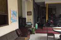 Lobi Low-budget Room near Train Station Paledang at Wisma Firman (WF3)