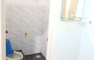 Toilet Kamar 4 Delta Inn Bogor (Pasangan Perlu Bukti Nikah)