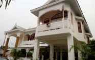 Luar Bangunan 3 Ms Luis Guest House