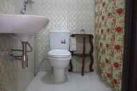 Toilet Kamar Ms Luis Guest House