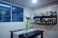 Bar, Cafe and Lounge Island Hop Nido Hostel