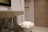 Toilet Kamar Hotel Kensington