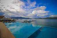 สระว่ายน้ำ Two Seasons Coron Bayside Hotel