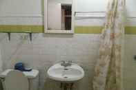 Toilet Kamar Maria Cristina Hotel