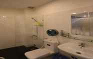 Toilet Kamar 4 Istay Inn hotel