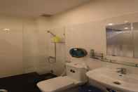 Phòng tắm bên trong Istay Inn hotel