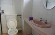 Toilet Kamar 6 GW Furama Hotel