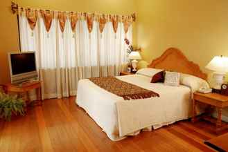 Kamar Tidur 4 Sophia Suites Residence Hotel