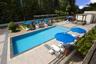 Swimming Pool Hotel Miramar Singapore