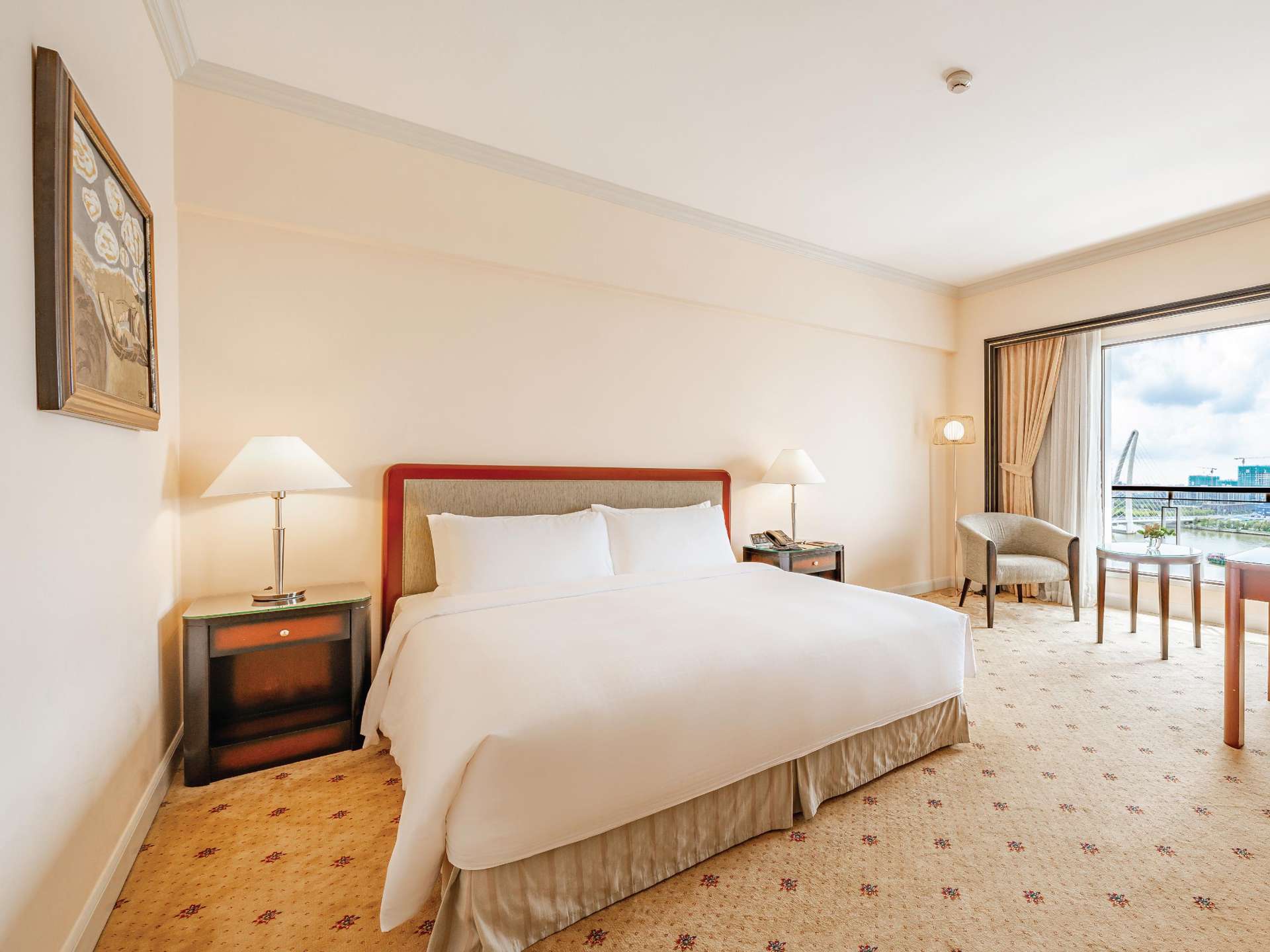 Phòng Deluxe tại Lotte Hotel Saigon