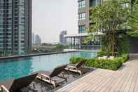 สระว่ายน้ำ The Base Park East By Favstay