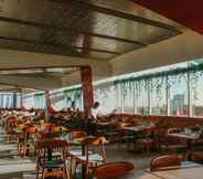 Restaurant 7 Fairfield By Marriott Surabaya