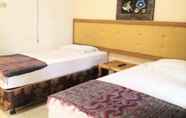 Kamar Tidur 2 Oka & Son Guest House