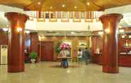 Lobi 5 Crown Hotel