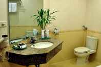 Toilet Kamar Crown Hotel