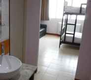 In-room Bathroom 7 Rada Arak Hostel