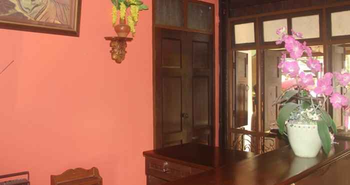 Lobby Pachkit House