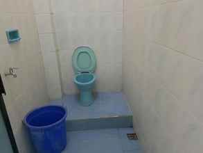 In-room Bathroom 4 OYO 91473 Wisma Husada 1 Semarang