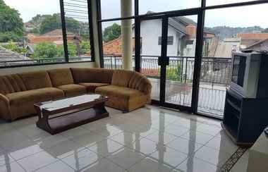 Common Space 2 OYO 91473 Wisma Husada 1 Semarang