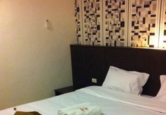 Kamar Tidur 2 Phuthara Mansion