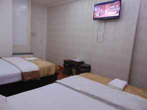 Kamar Tidur 4 Tom & Tony Hotel