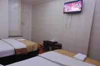 Kamar Tidur Tom & Tony Hotel