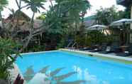 Kolam Renang 6 The Sun Villa Resort and Spa Hilltop