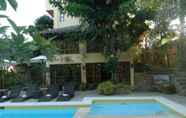 Kolam Renang 5 The Sun Villa Resort and Spa Hilltop