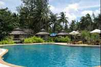 Kolam Renang Malibu Beach Bungalows