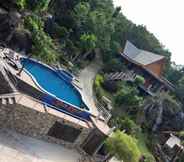 Kolam Renang 4 Sea Rock Hotel