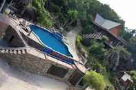 Kolam Renang Sea Rock Hotel