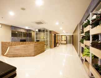 Lobi 2 Verse Lite Hotel Gajah Mada