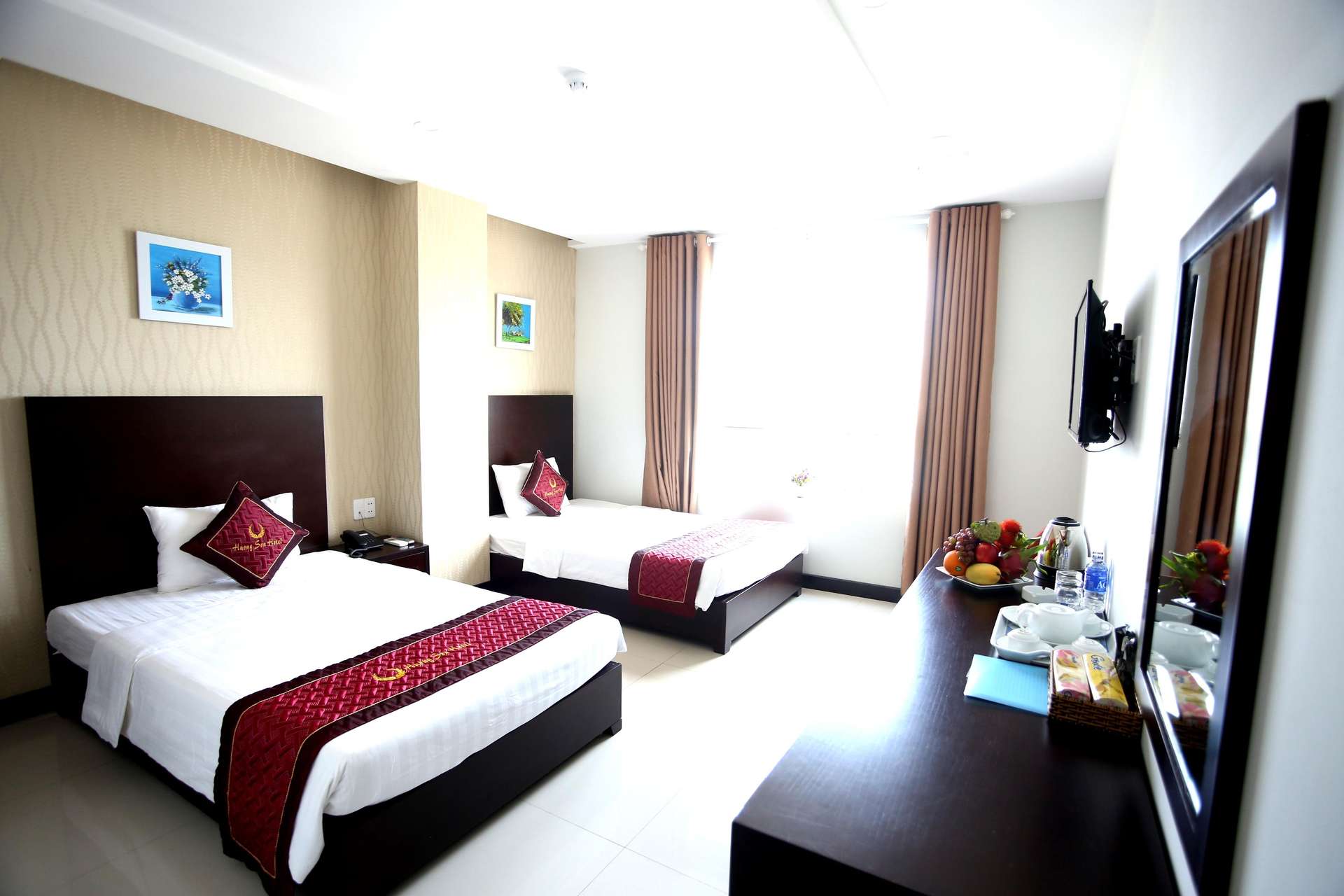 Huong Son Hotel - Khách sạn Quận 2