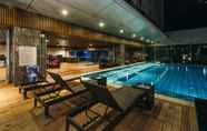 Swimming Pool 4 Malibu Hotel