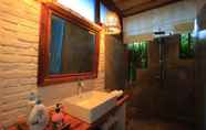 Toilet Kamar 6 Life Beach Villa