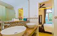 Phòng tắm bên trong 5 VaiA Boutique Hotel HoiAn