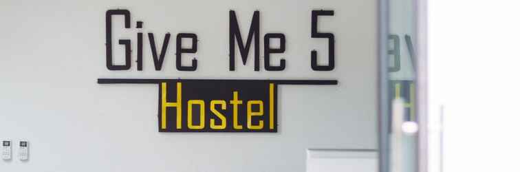 Lobi Give Me 5 Hostel