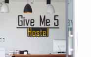 ล็อบบี้ 3 Give Me 5 Hostel