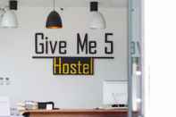 ล็อบบี้ Give Me 5 Hostel