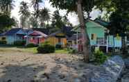 Bangunan 5 Colorful Hut