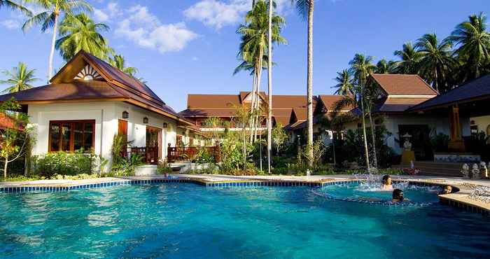 Swimming Pool Kanok Buri Resort