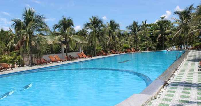 Kolam Renang GM Doc Let Beach Resort & Spa