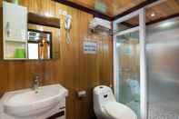 In-room Bathroom Halong Dragon Cruise