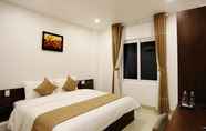 Kamar Tidur 4 Moon & Sun Hotel