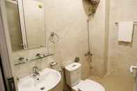 Toilet Kamar Moon & Sun Hotel