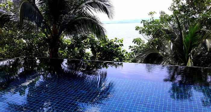 Kolam Renang Blue Hill Beach Resort 